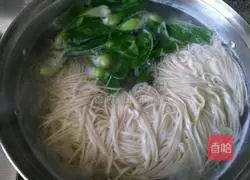 Illustration of how to make poached egg noodles 3