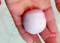 Illustration of making glutinous rice balls with pitaya peel 8