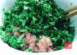 Pork with mustard greens Illustration of making large wontons 5