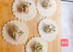 Illustration of how to make King Oyster Mushroom and Minced Pork Pot Stickers 4