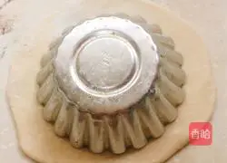 Illustration of how to make king oyster mushroom and minced meat pot stickers 3