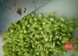 Illustration of how to make pork and cowpea dumplings 2