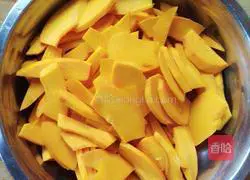 Illustration of how to make pumpkin rose rolls 1