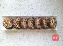 Illustration of how to make multigrain rice sushi rolls 12