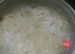 Illustration of making noodles 5