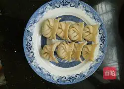 Illustration of how to make three fresh dumplings 7
