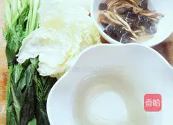 Illustration of how to make dumplings with mixed vegetables and egg filling 2