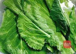 Illustration of how to make mustard and pork wontons 3