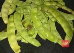 Illustration of braised beans and eggplant noodles 4