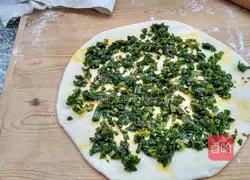 Illustration of how to make green onion rolls 11