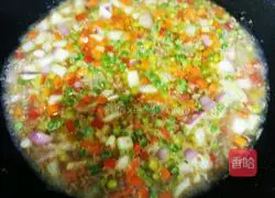 Illustration of how to make braised rice with colorful vegetables 11