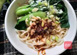 Illustration of how to make noodles with sour beans, minced meat and oil 11