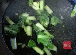 Illustration of how to make green vegetable and egg braised cake 6