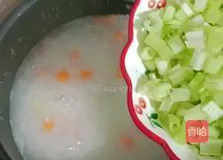 Illustration of how to make scallops, minced meat and vegetable porridge 16