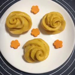 Pumpkin Blossom Roll