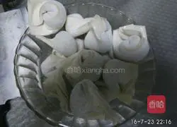 Illustration of how to cook fish dumplings in fresh soup 2