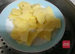 Illustration of how to make Korean potato pancakes 2