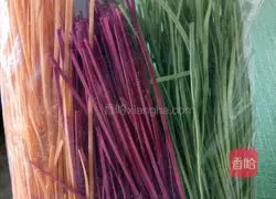 Illustration of how to make iron-supplemented beet noodles for babies 7