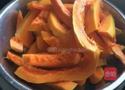 Illustration of how to make pumpkin rolls 1