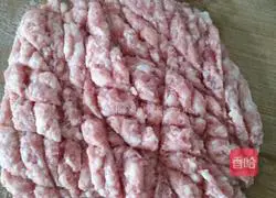 Illustration of how to make dumplings stuffed with pork and cabbage 1