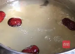 Illustration of making red date and quinoa porridge 7