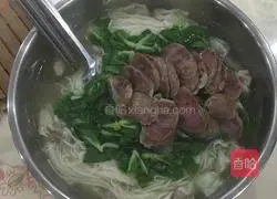 Illustration of how to make wonton noodles with vegetables and sausage 4