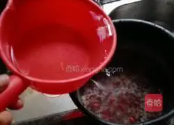 Illustration of how to make healthy eight-treasure porridge 4