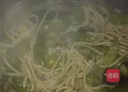 Illustration of how to make braised beans and eggplant noodles 9