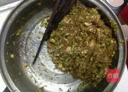 Illustration of how to make celery and pork buns 8