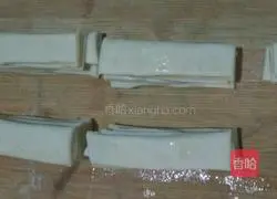 Illustration of how to make milk-flavored flower rolls 9