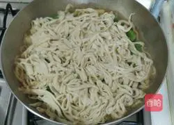 Illustration of braised noodles 10