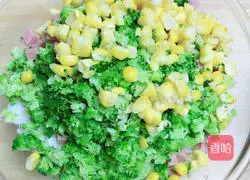 Illustration of how to make broccoli, corn and cheese rice balls 9