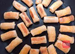 Illustration of how to make mini custard spring rolls 8