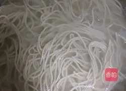 Illustration of how to make lentil braised noodles 2