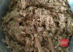 Illustration of how to make dumplings stuffed with pork and cabbage 8