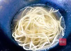 Illustration of how to make noodles with soup 3