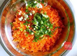 Illustration of how to make carrot and egg pancakes 3