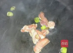 Illustration of braised beans and eggplant noodles 3