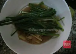 Illustration of how to make shepherd's purse and meat wontons 5