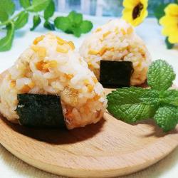 Seaweed and meat floss rice balls