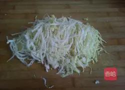 Illustration of how to make Chinese cabbage vegetarian dumplings 3