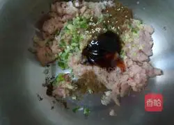 Illustration of how to make carrot and corn meat dumplings 8