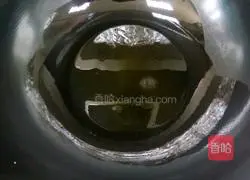 Illustration of how to make carrot and corn meat dumplings 10