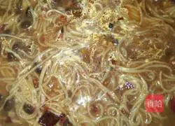 Illustration of cooking noodles with lettuce 2