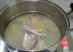 Illustration of how to make pigeon soup wontons 1