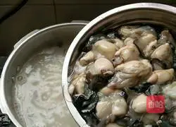 Illustration of how to make fresh oyster porridge 7