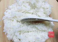 Illustration of how to make broccoli, corn and cheese rice balls 8