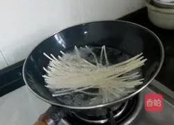 Illustration of how to make clear soup noodles 3