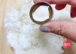 Illustration of how to make broccoli, corn and cheese rice balls 7