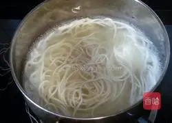 Illustration of how to make spicy noodles 2